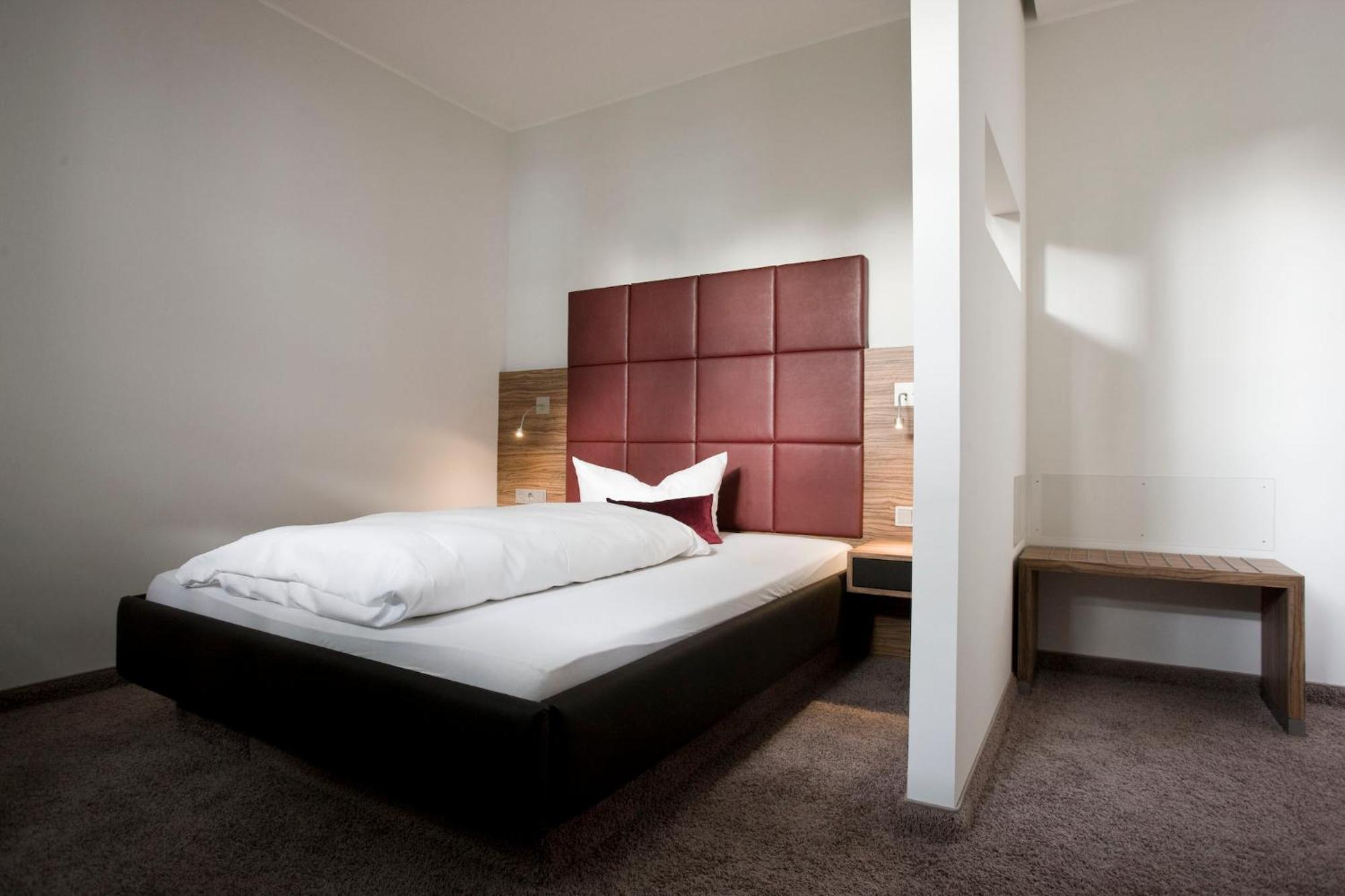 Standard Single Room,1580381831:JPEG