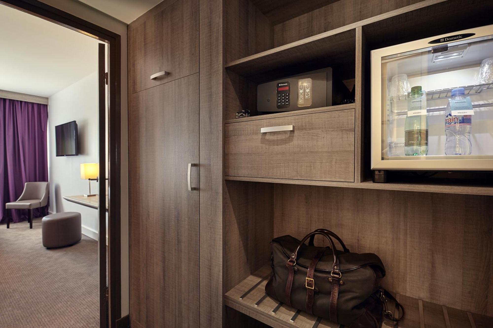 Classic Room with 1 double bed and twin beds,1717001015:JPEG