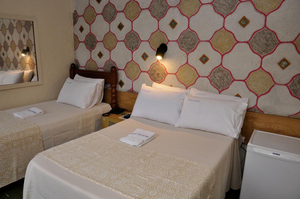 Quarto com 2 Camas de Solteiro