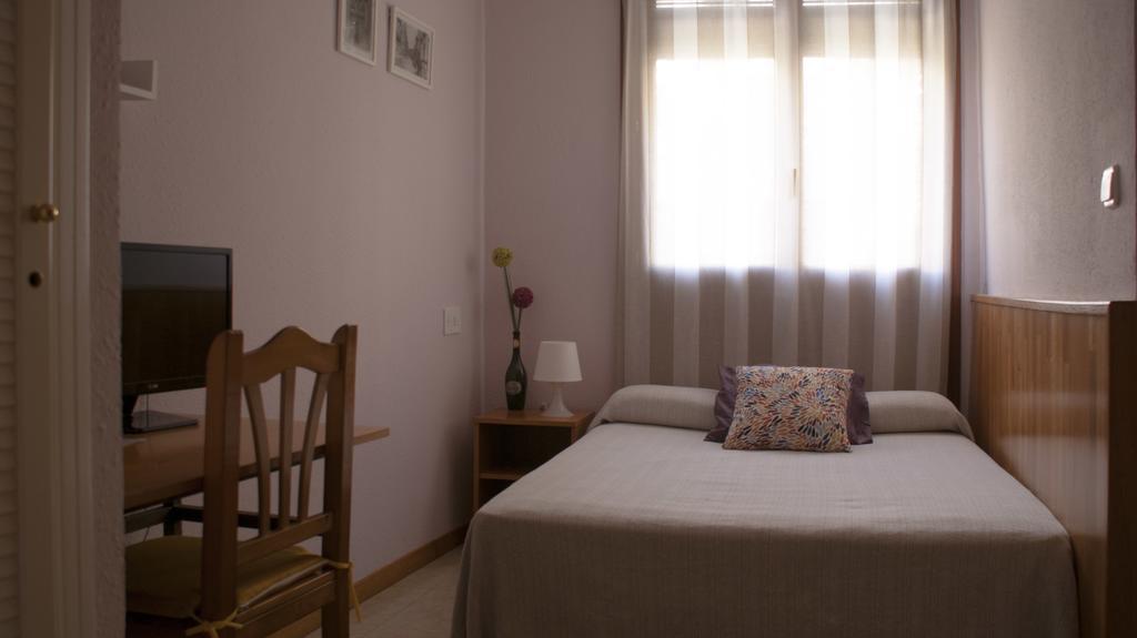 Single Room,324844657:JPEG