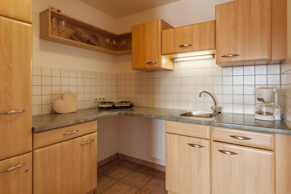 Family Room Kitchenette,325266223:JPEG