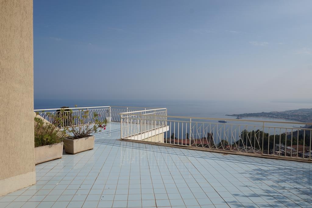 Camera Matrimoniale/Doppia con Letti Singoli con Balcone e Vista Mare