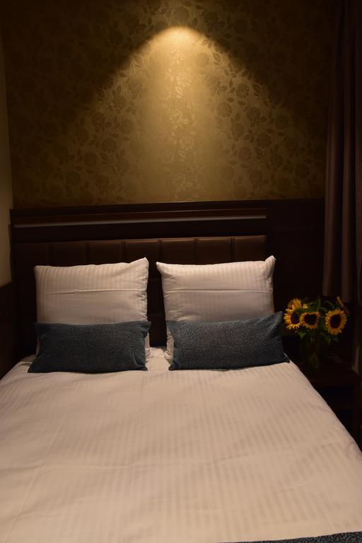 Doppelzimmer im Souterrain