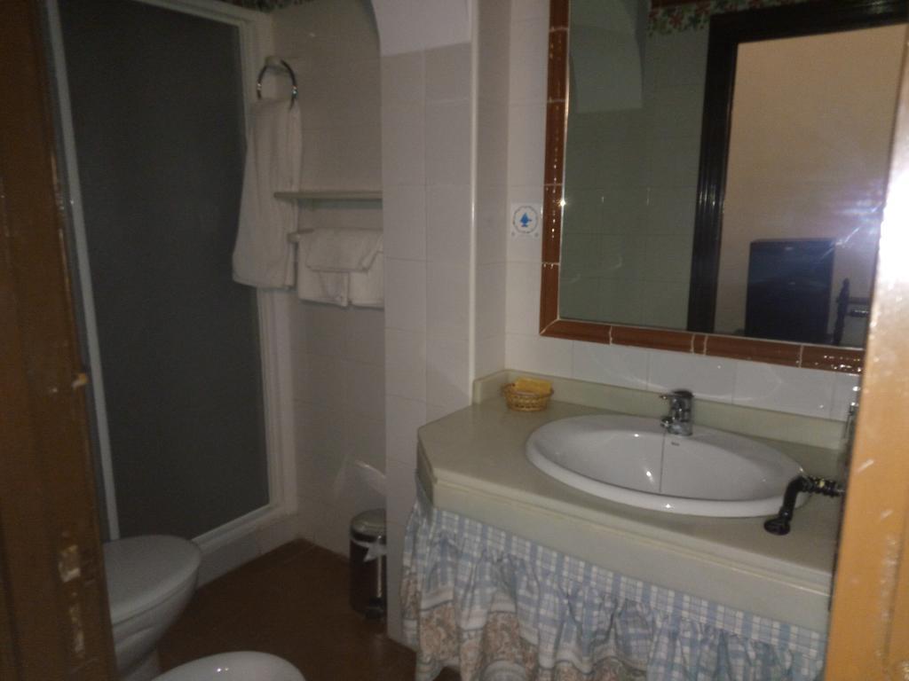Single Room,404369355:JPEG