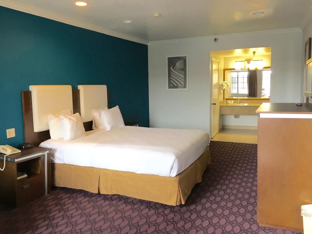 King Room - Non-Smoking