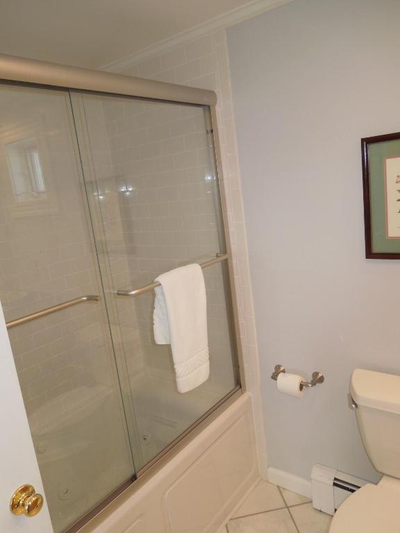 King and Twin Room with Private Bathroom