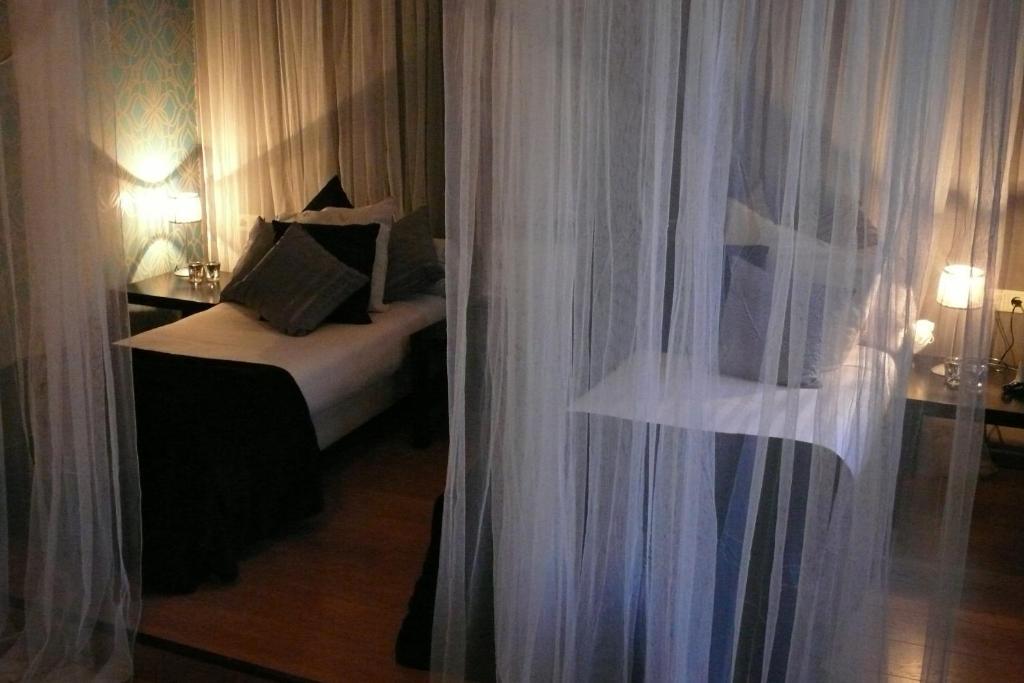 Agadir Tweepersoonskamer met 2 Aparte Bedden (Eigen Badkamer op de Gang)