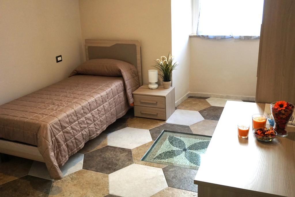 Single Room,380318182:JPEG