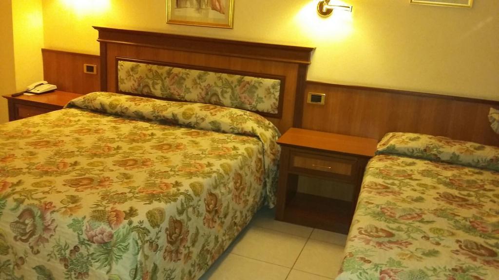 Triple Room,507392376:JPEG