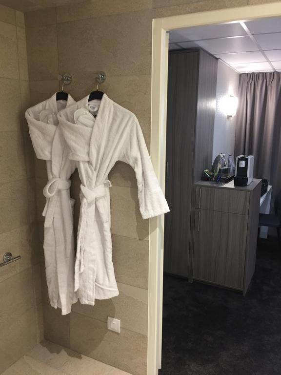 Chambre Confort avec Lit Double et Canapé-Lit Simple