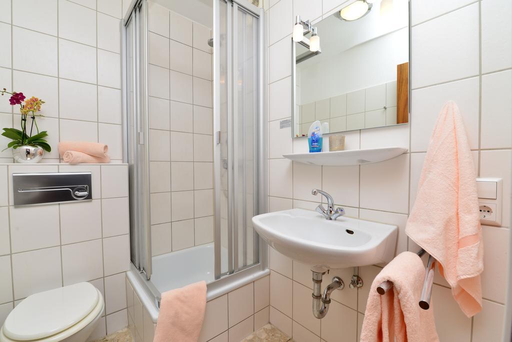 Einzelzimmer mit Balkon