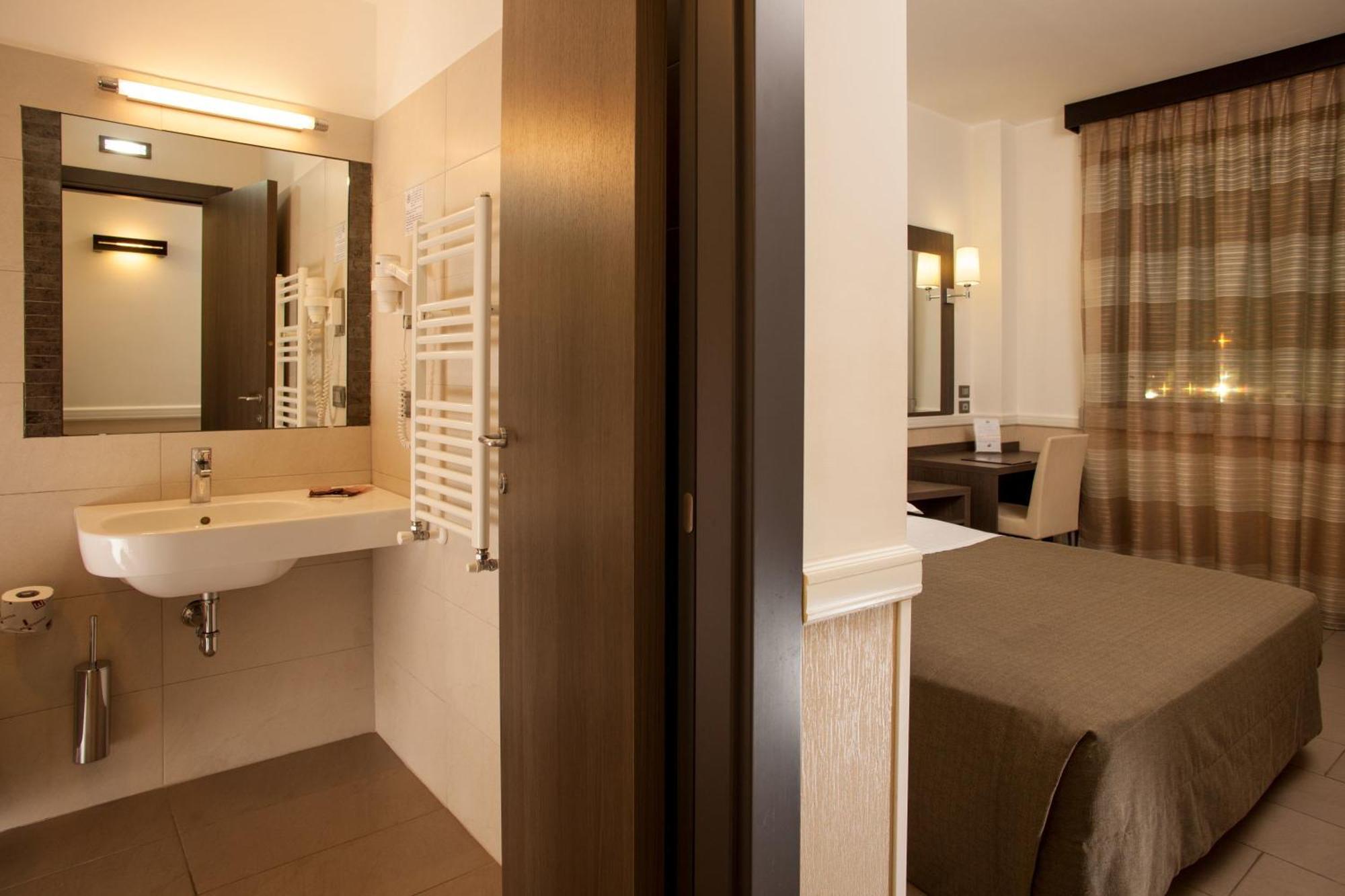 Single Room,117699433:JPEG