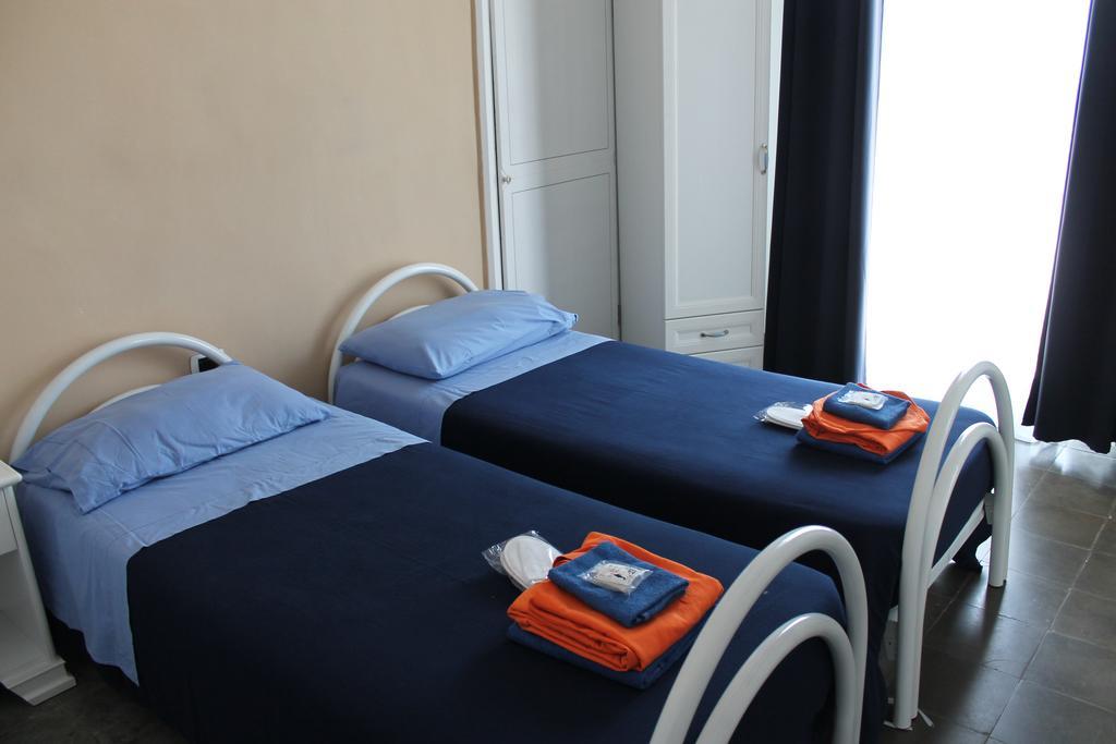 Camera Matrimoniale/Doppia con Letti Singoli con Bagno Privato Esterno