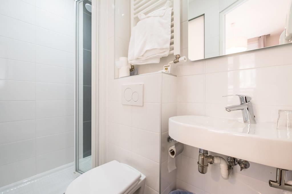 Quarto Duplo com Casa de Banho Privativa