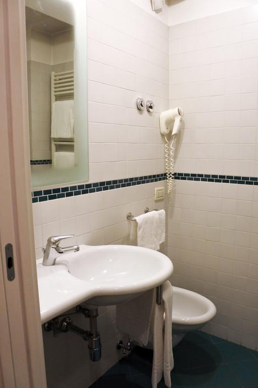 Camera Matrimoniale/Doppia con Letti Singoli con Bagno Privato