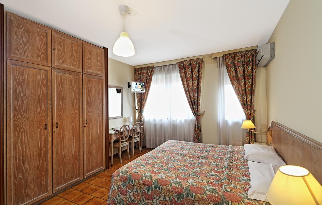 Double or Twin Room,388945589:JPEG