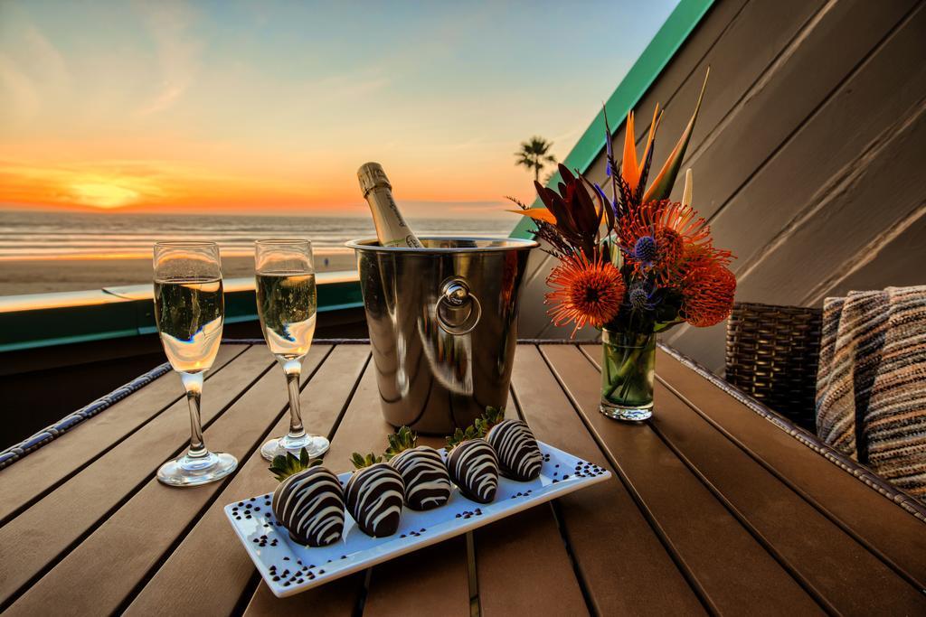 Deluxe King with Partial Ocean View