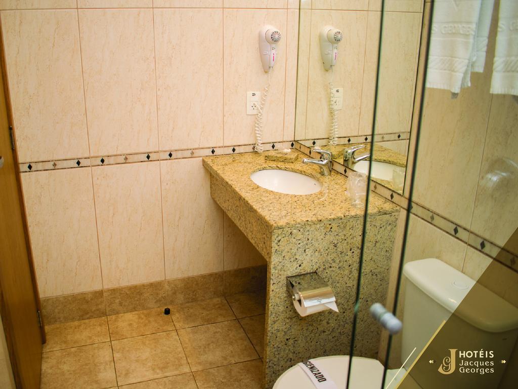 Quarto Luxo com 2 Camas de Solteiro