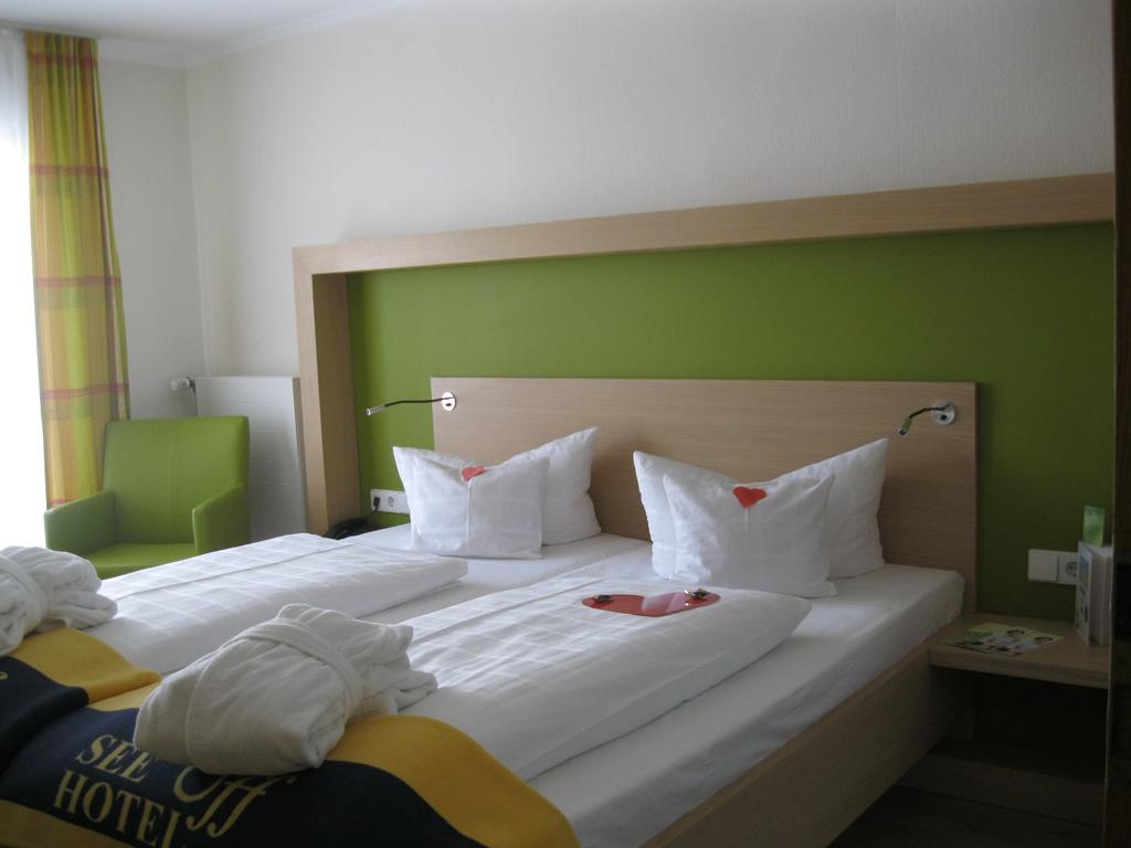 Doppelzimmer zur Seite mit Seeblick