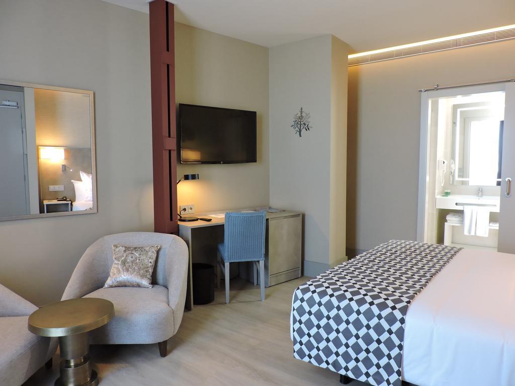Deluxe Double or Twin Room with Terrace