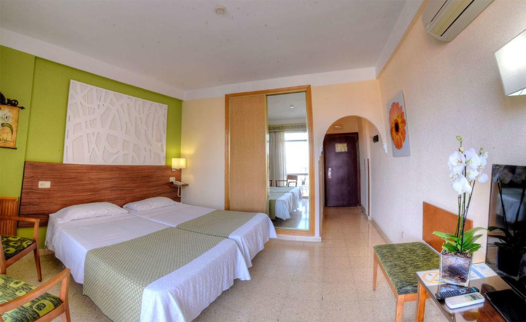 Double Room with Extra Bed (2 Adults + 1 Child),1589228749:JPEG