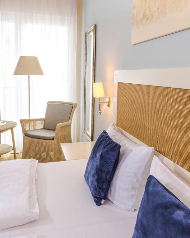 Doppelzimmer mit seitlichem Meerblick