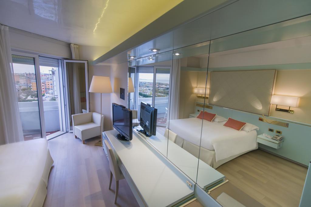 Comfort Double or Twin Room with Balcony and Pool View
