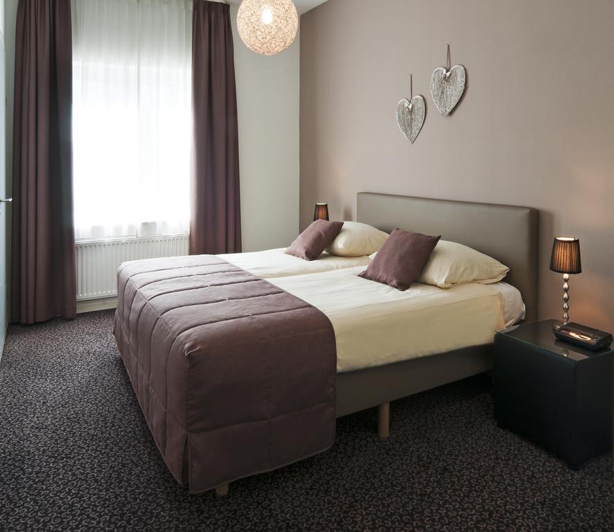 Large Twin Room,893176741:JPEG