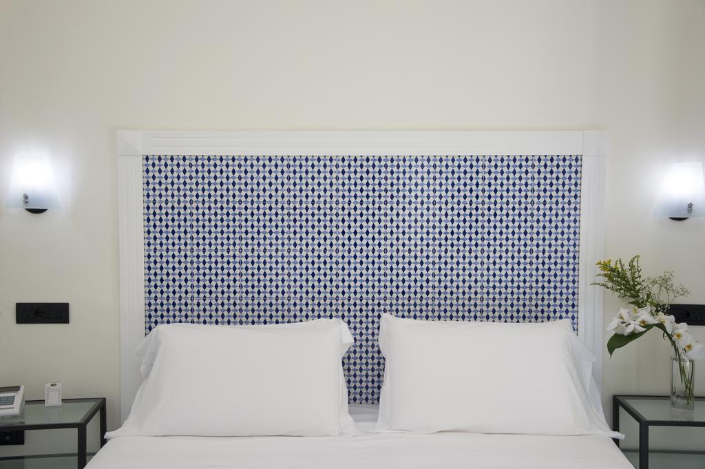 Chambre Double ou Lits Jumeaux - Vue Partielle sur Mer