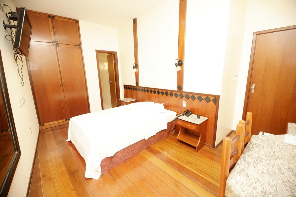 Quarto com Cama de Casal ou 2 de Solteiro