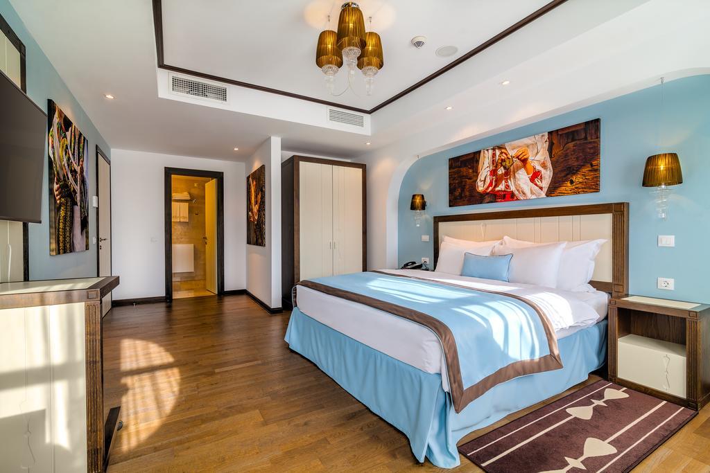 Suite VIP Epoque avec Terrasse et Connexion Wi-Fi Gratuite