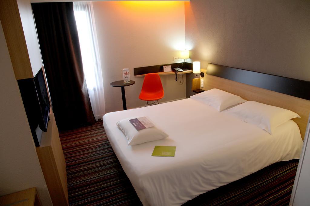 Chambre Simple avec 1 Lit Double