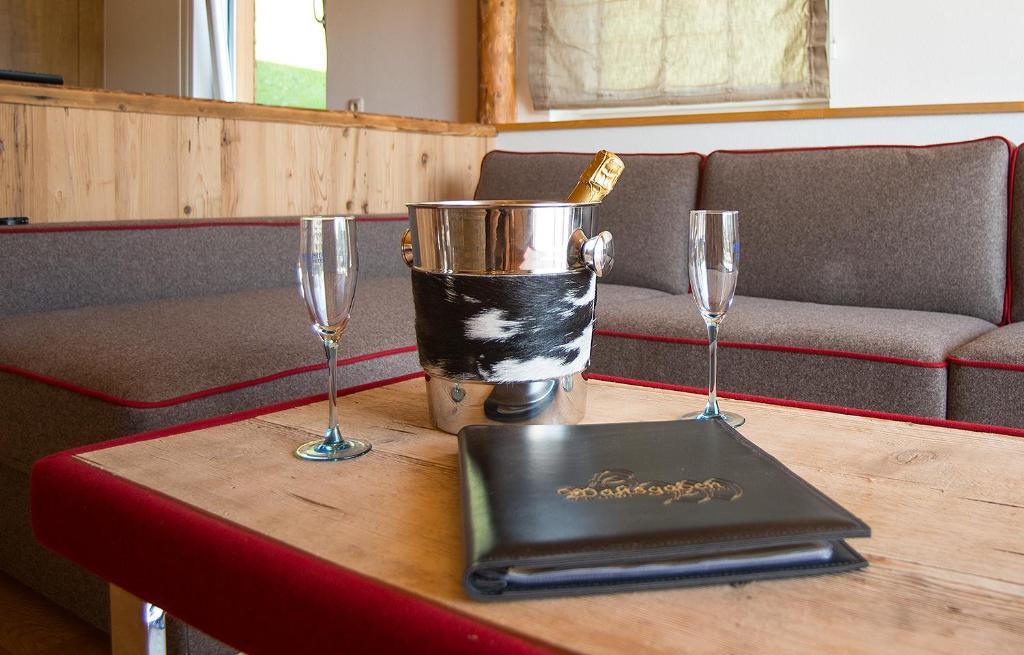 Deluxe Apartment mit 2 Schlafzimmern und Terrasse – Nebengebäude