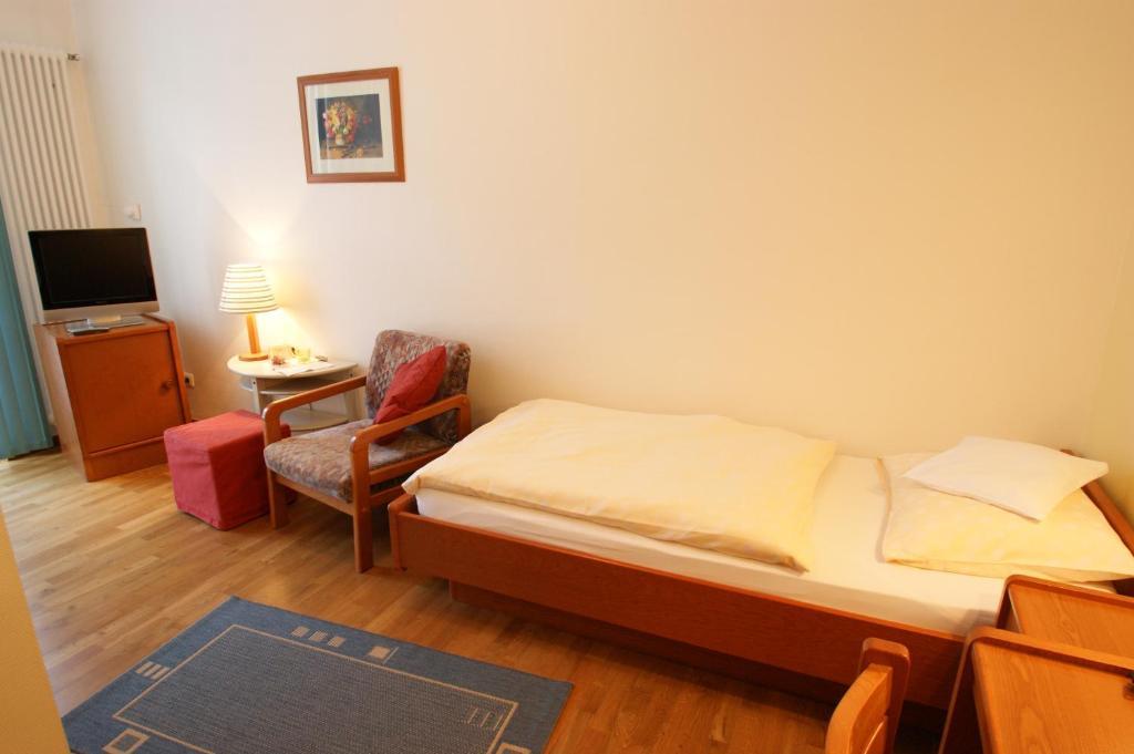Single Room,318059697:JPEG
