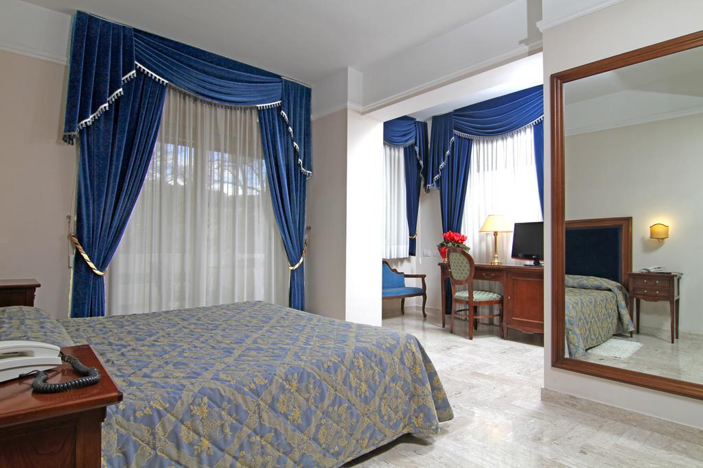 Camera Deluxe Matrimoniale/Doppia con Letti Singoli, con Vasca Idromassaggio