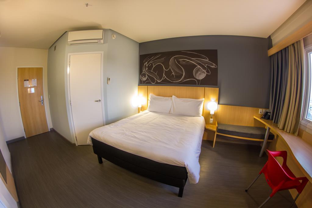 Quarto Duplo Standard