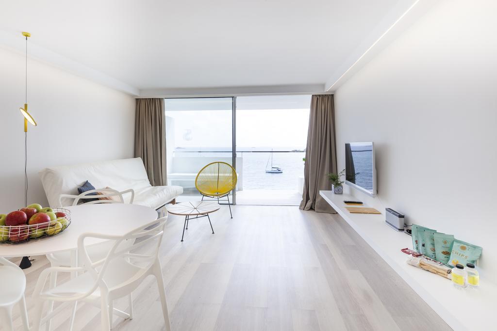 Studio Apartment Sea View,1774525906:JPEG