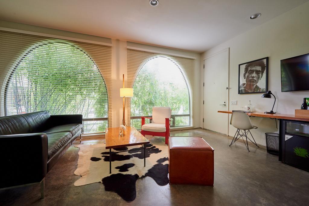 Deluxe Queen Studio