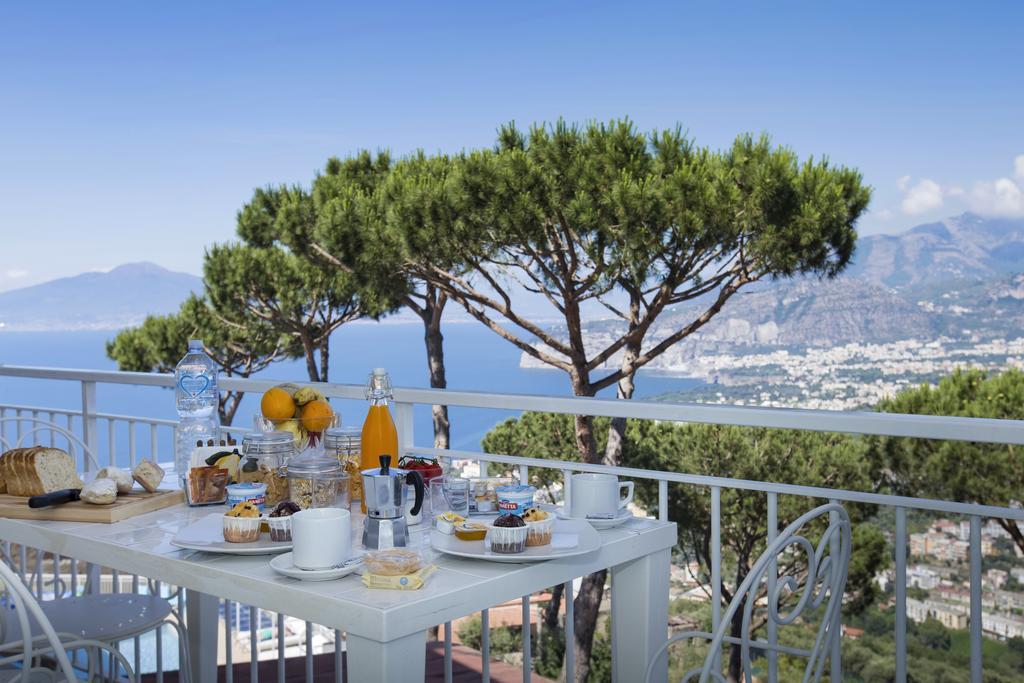 Studio with Balcony and Sea View (3 Adults)