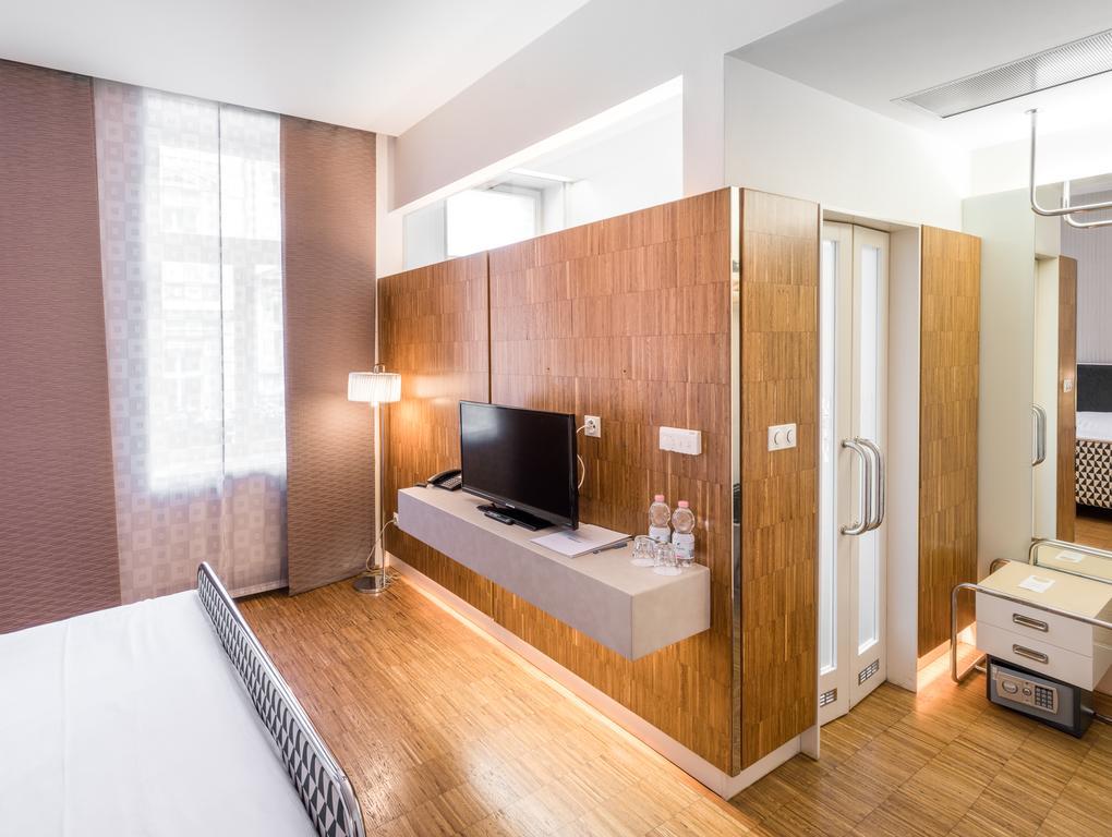 Superior Double or Twin Room,440887926:JPEG