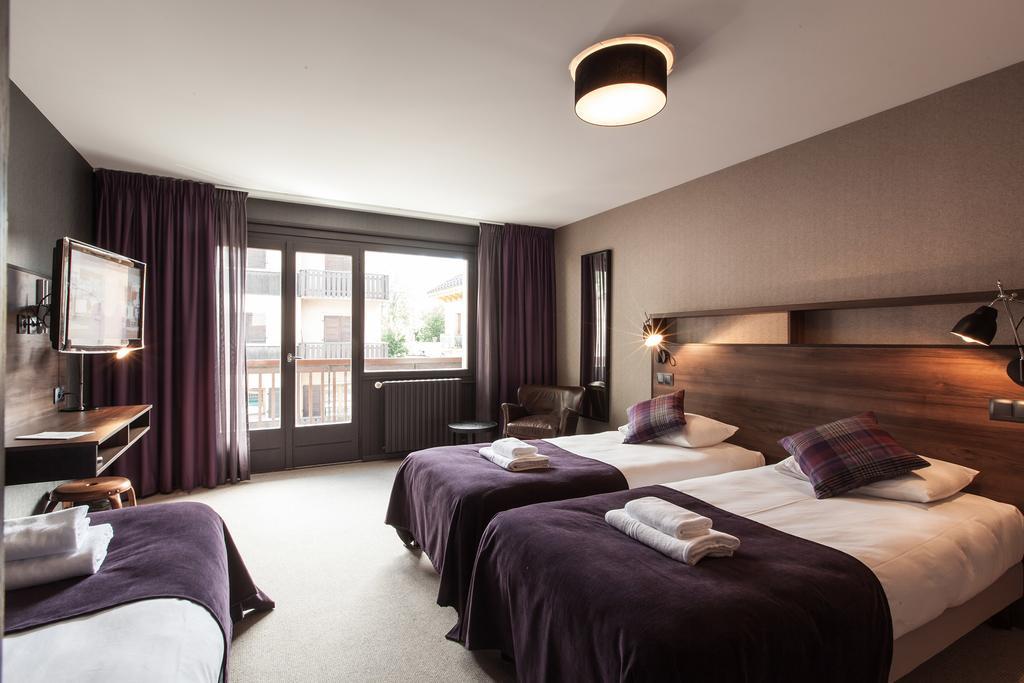 Superior Dreibettzimmer mit Balkon und Bergblick