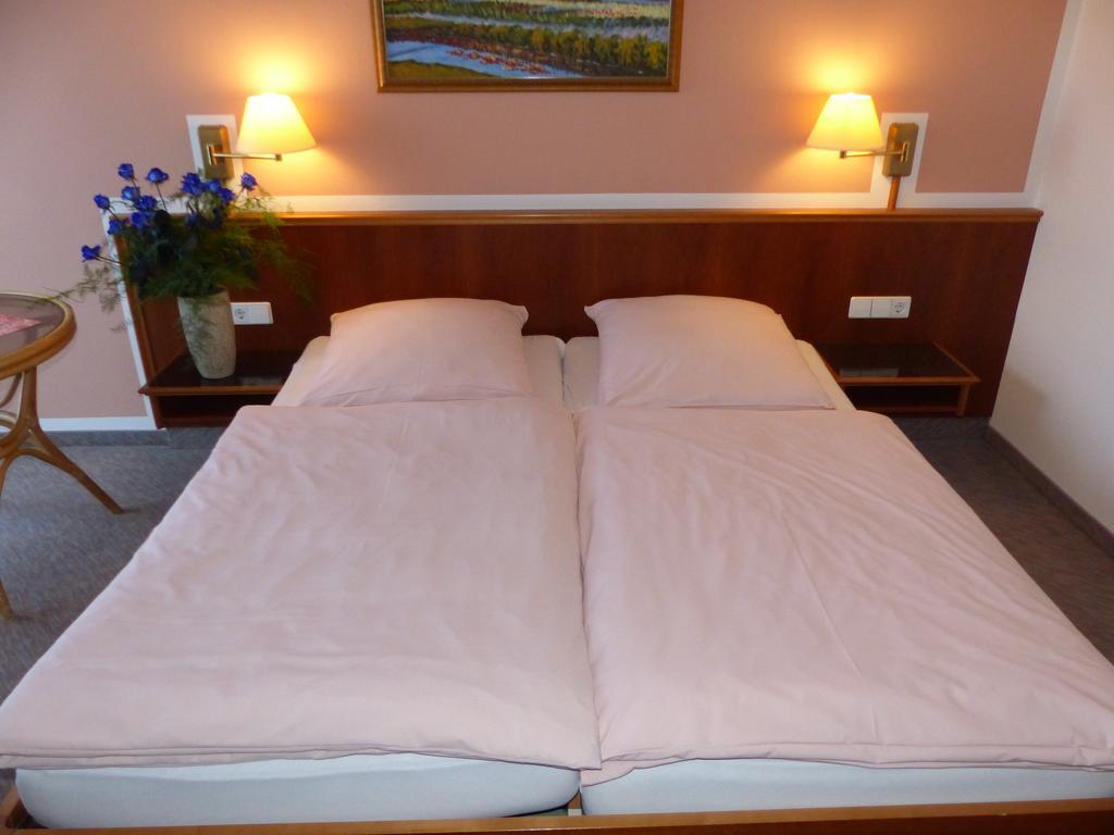 Large Double Room,1133404659:JPEG