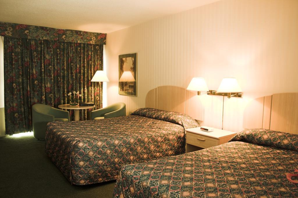 Double Room with Two Double Beds - Non-Smoking
