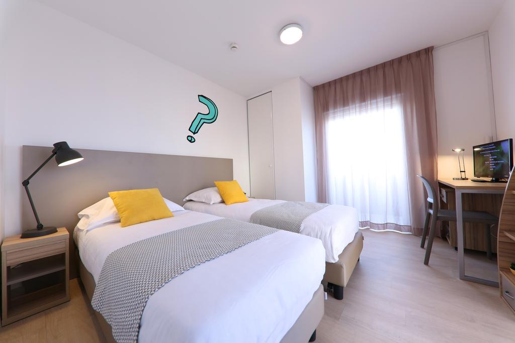 Twin Room,821604254:JPEG