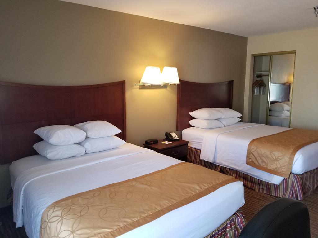 Queen Room with Two Queen Beds - Non-Smoking