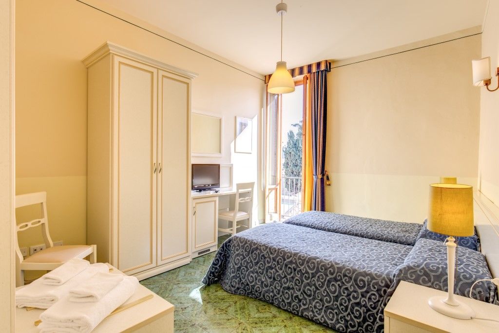 Camera Matrimoniale/Doppia con Letti Singoli con Bagno Privato