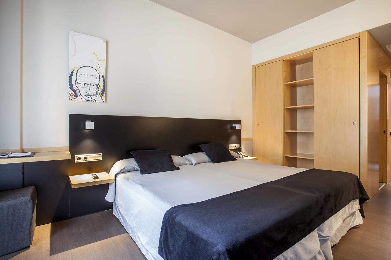 Double or Twin Room (1-2 Adults),120190032:JPEG