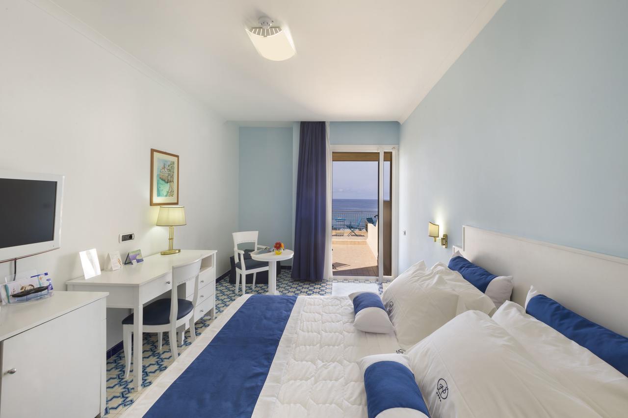 Camera Deluxe con Terrazza e Vista Mare