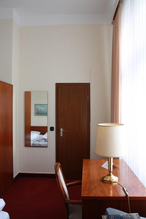 Single Room with Shower,1219115533:JPEG