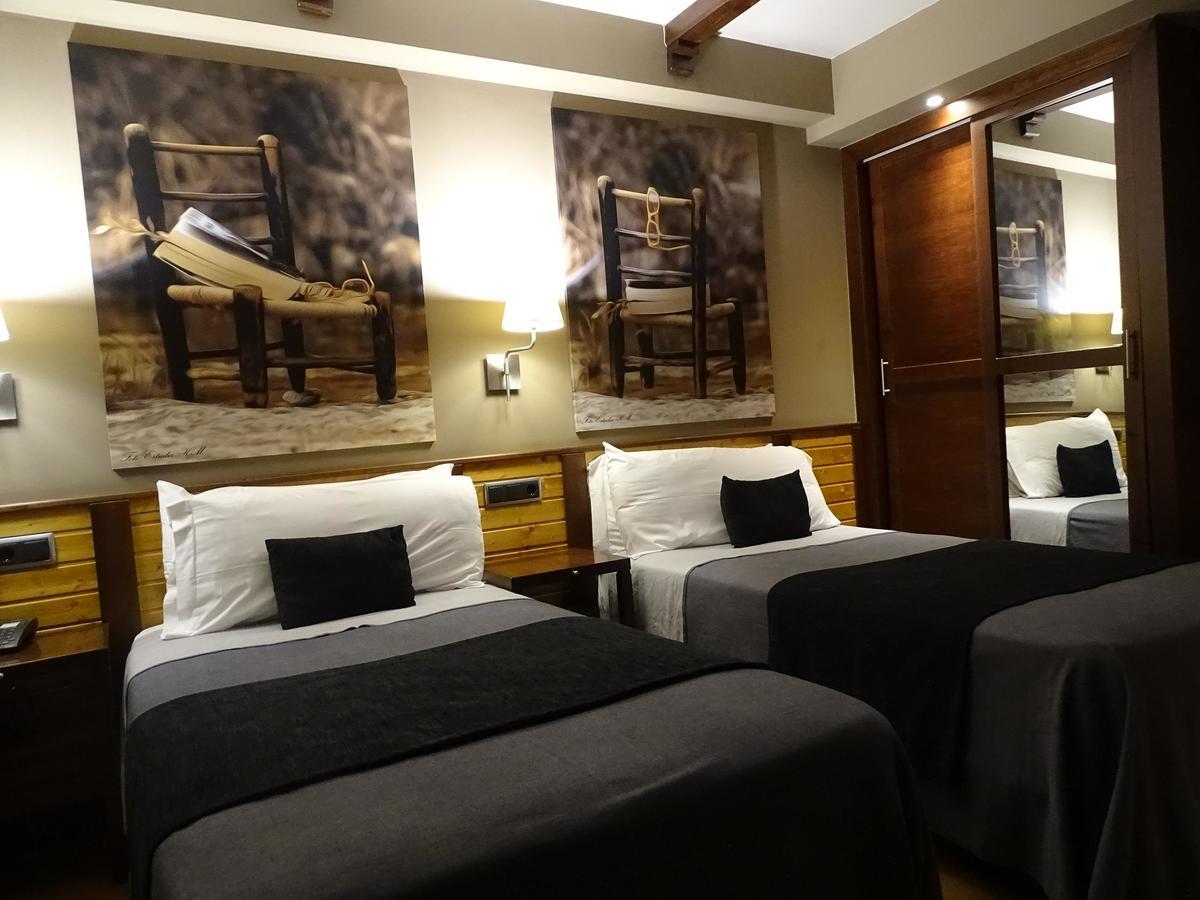 Twin Room Interior,1417620966:JPEG